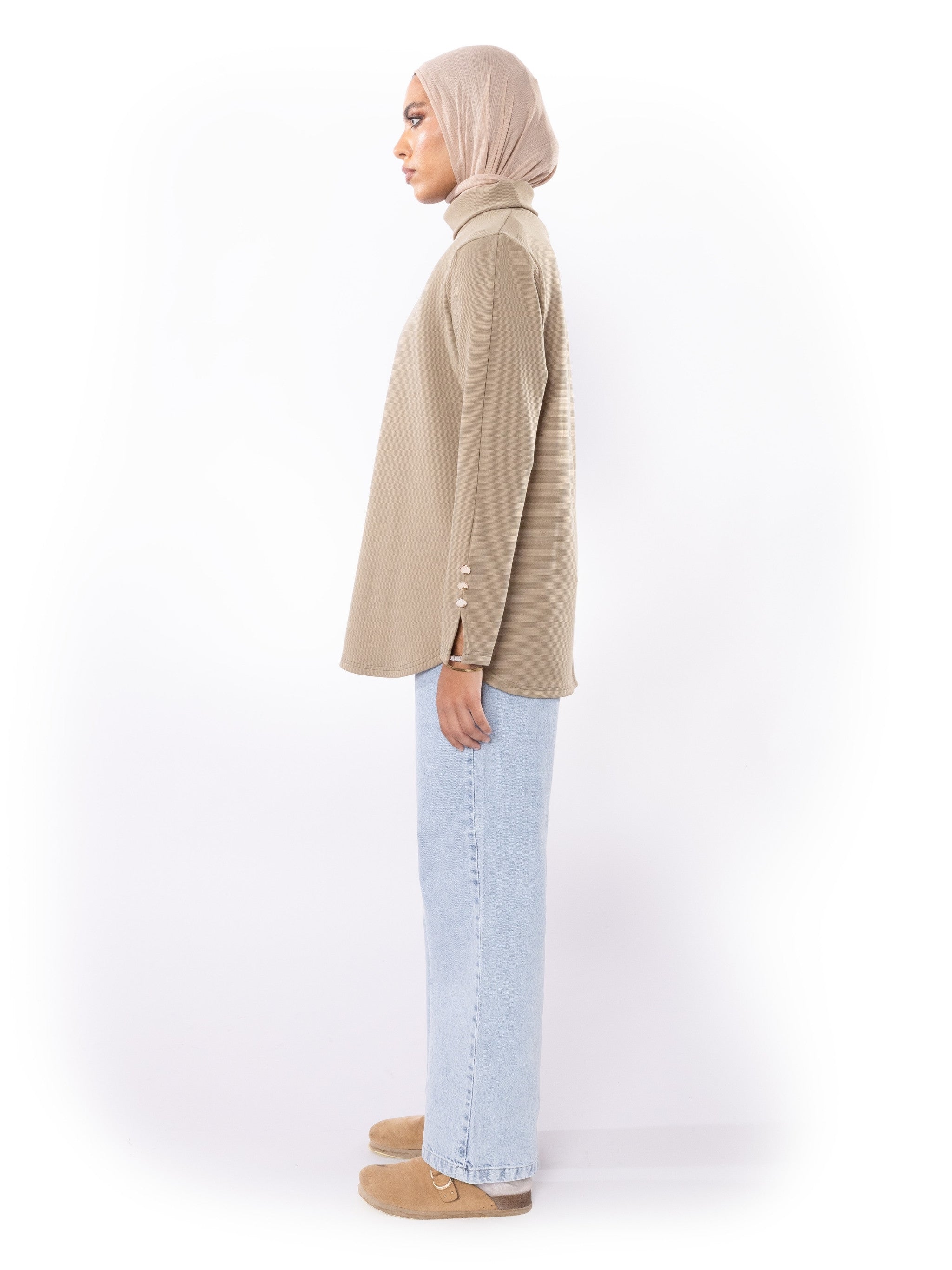 High neck with buttons