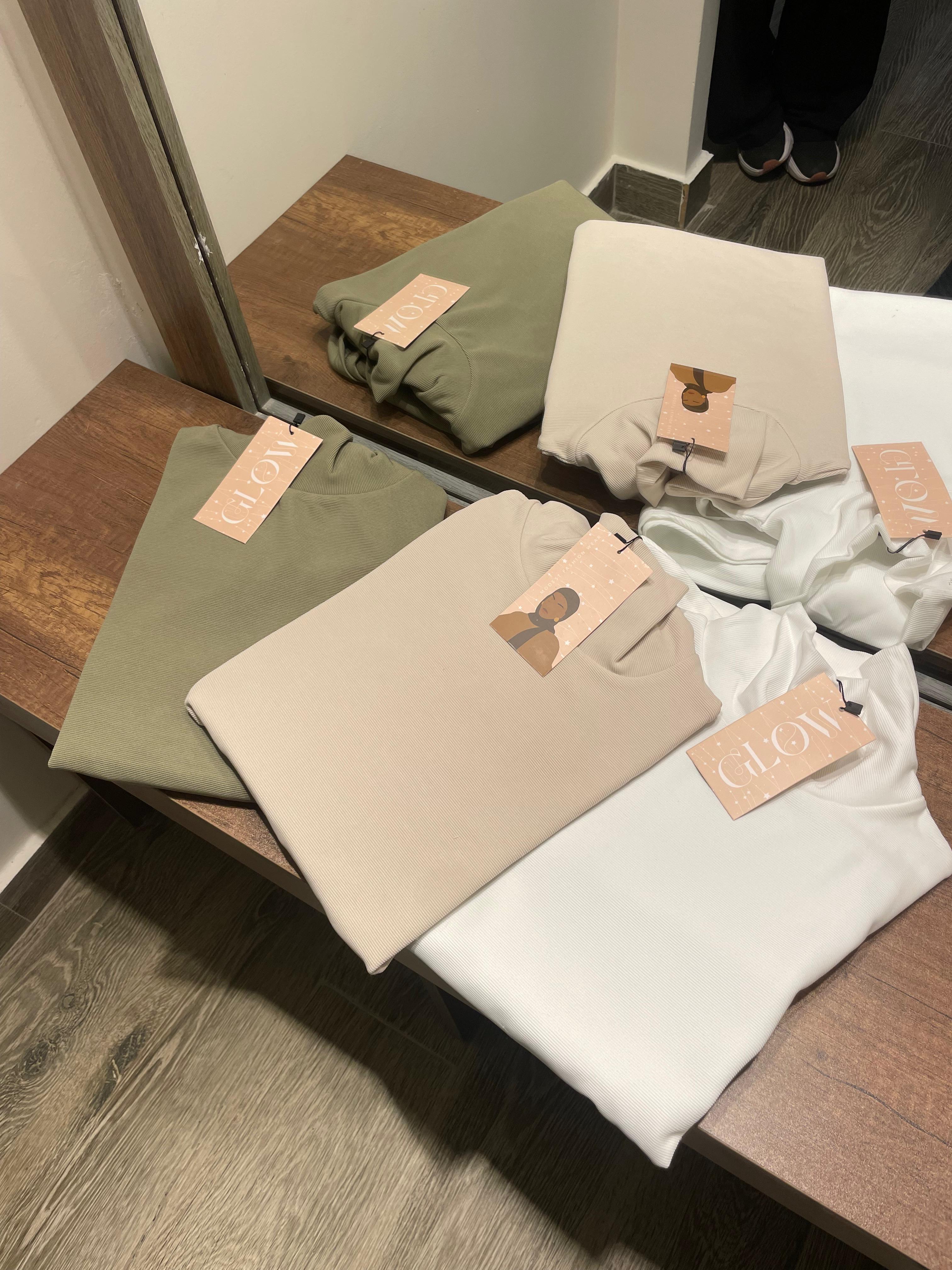 High neck with buttons